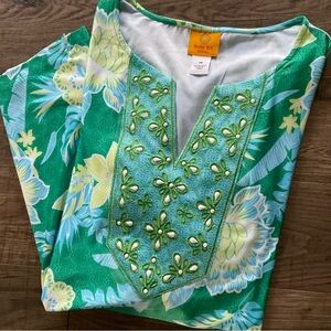 Very nice top, super comfortable spandex blend, sz 18, new too!